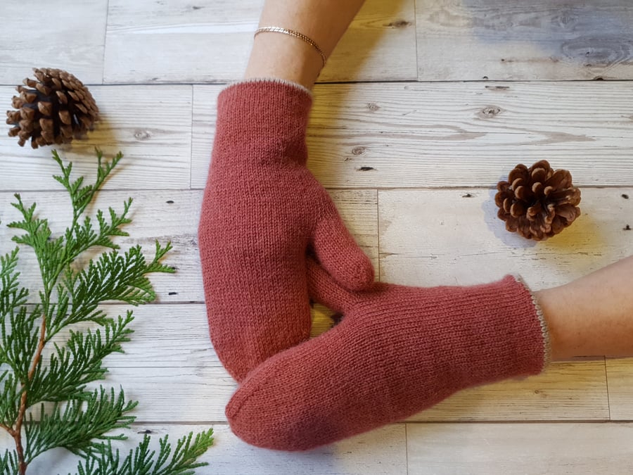 Finely knit reversible women’s mittens