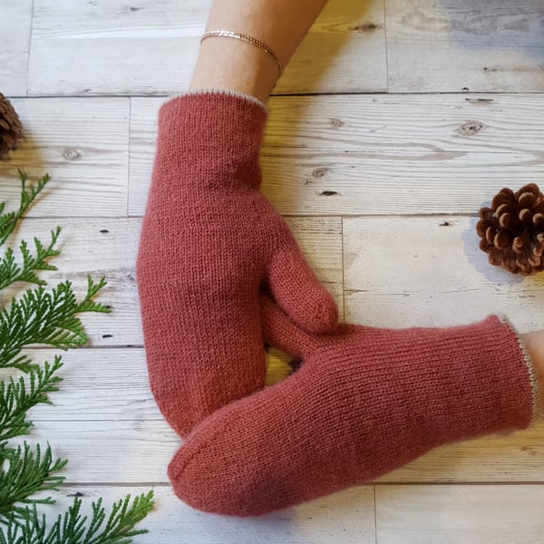 Finely knit reversible women’s mittens