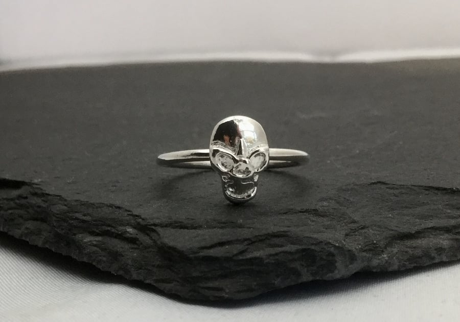 Sterling silver plain band skull ring