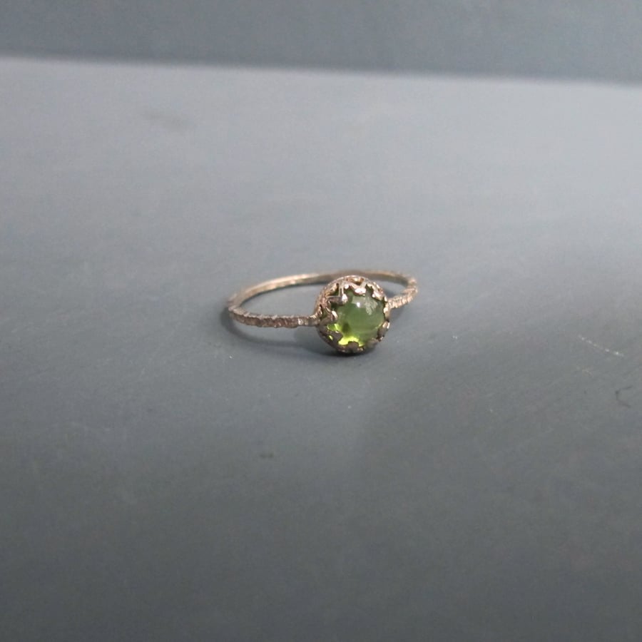 Peridot & Sterling Silver Hidden Heart ring - Size K