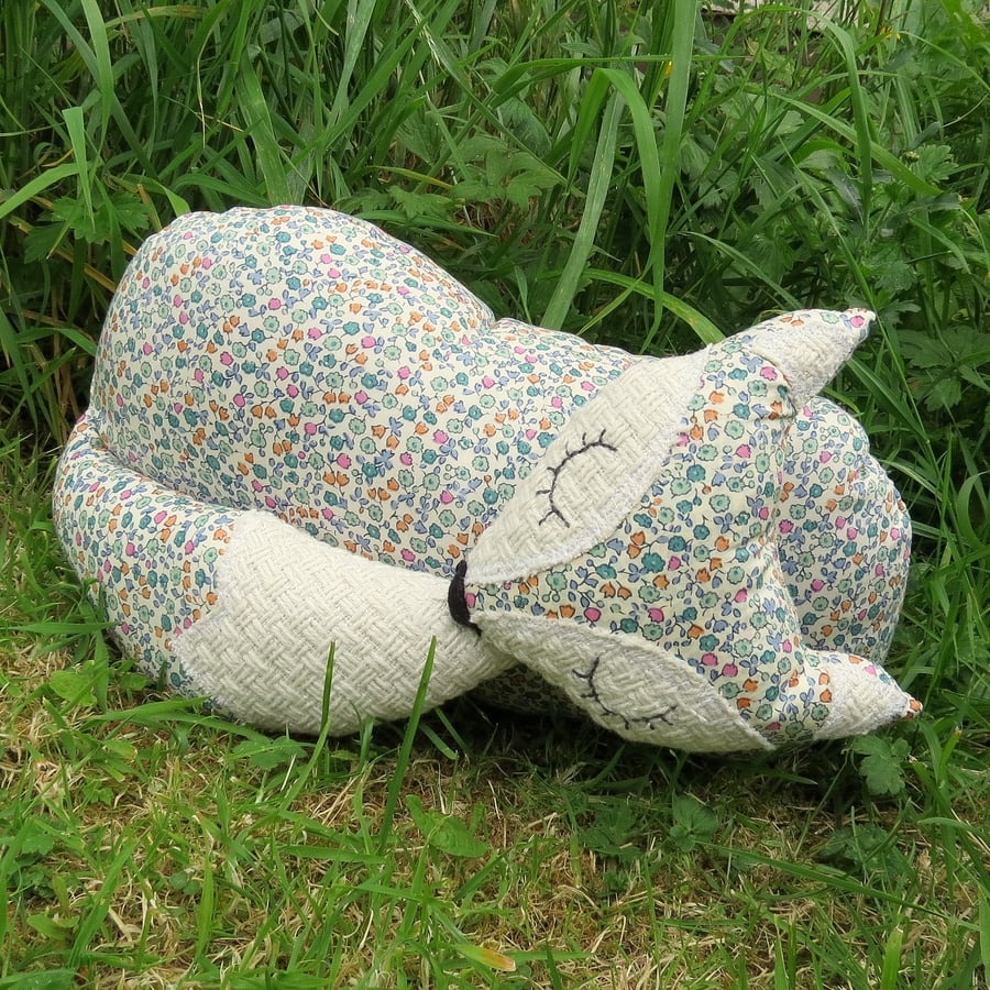 A snoozy fox cushion.  Woodland decor.