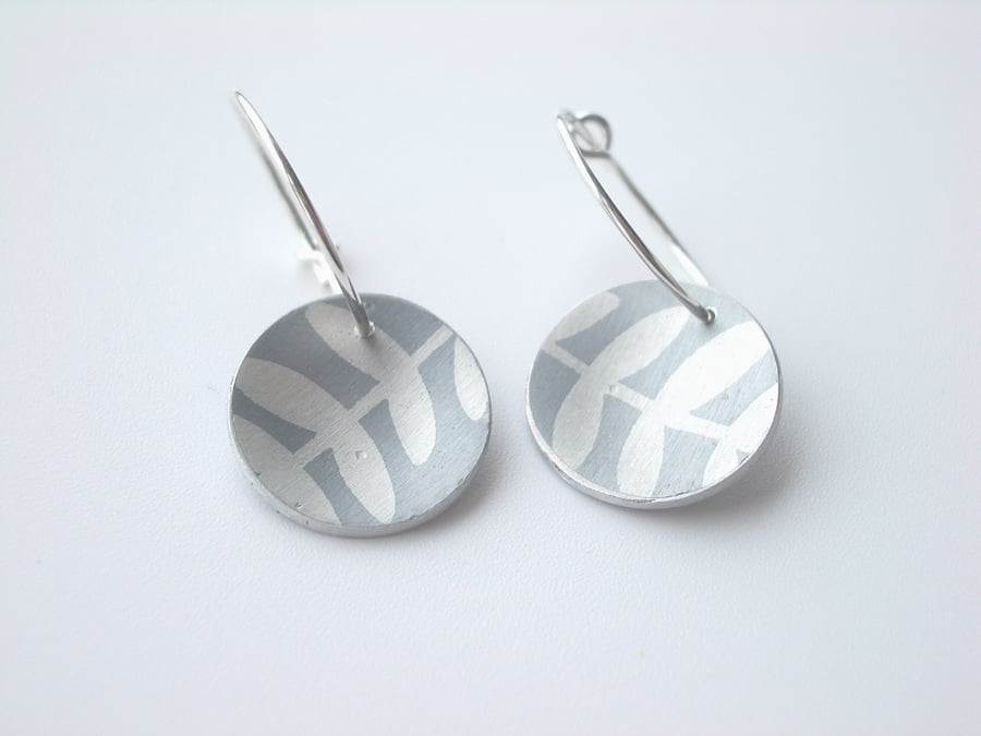 Hoop earrings with grey leaf circles