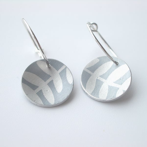 Hoop earrings with grey leaf circles
