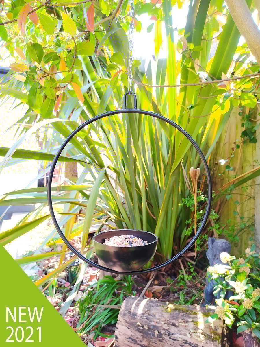 Hanging bird feeder bowl in black