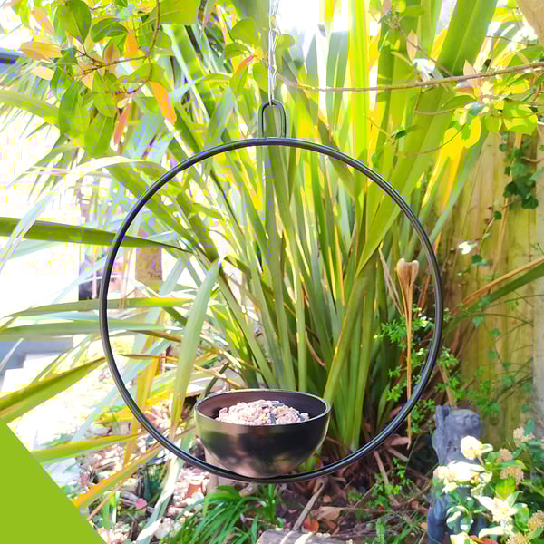 Hanging bird feeder bowl in black
