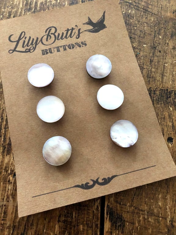 6 Vintage Grey Mother of Pearl Buttons - 19mm