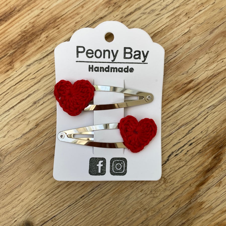 Girl’s red heart hair clips