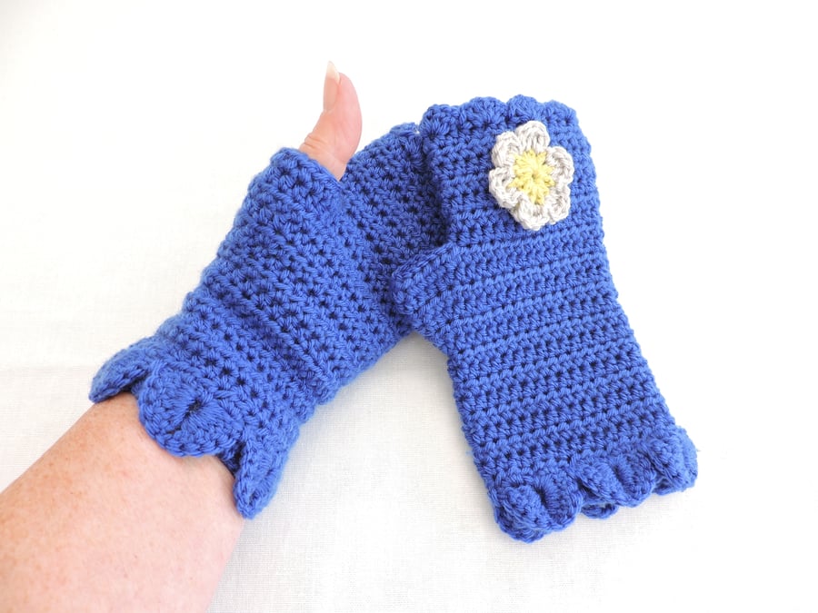 Clearance Sale now 5.00  Crochet Fingerless Mitts  Dragon Scale Cuffs Blue