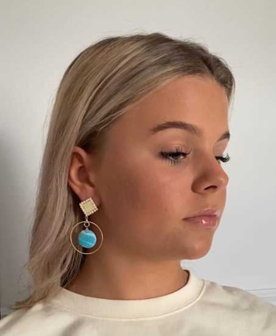 Glamorous petal hoop earrings
