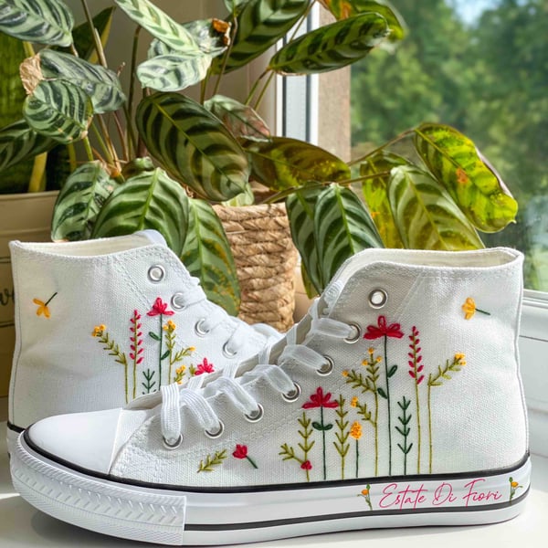 Women Summer Artsy Flower Embroidery Canvas Shoes main image 1