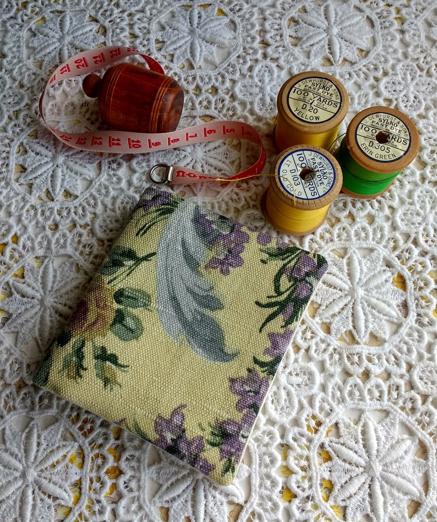 "Joyce" needle case