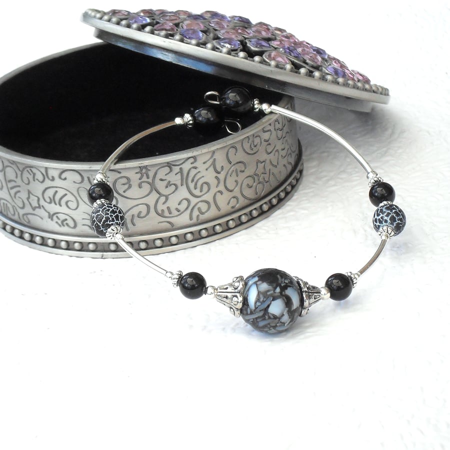 Handmade black gemstone and shell pearl bangle-style bracelet