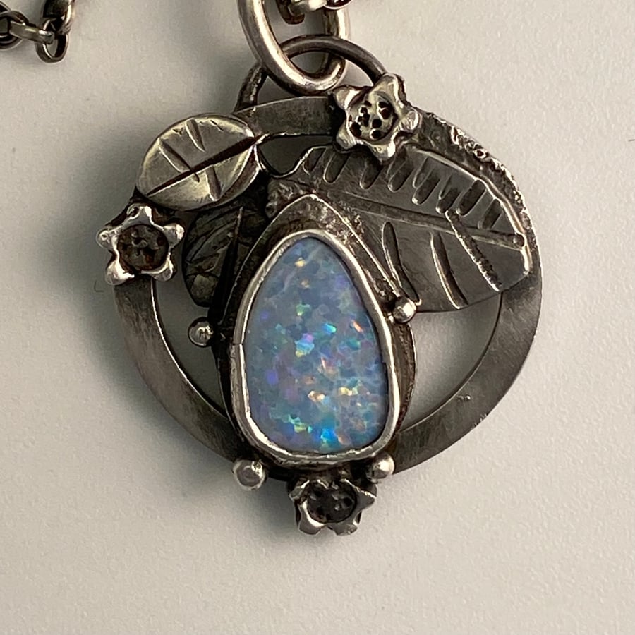 Opal floral round pendant