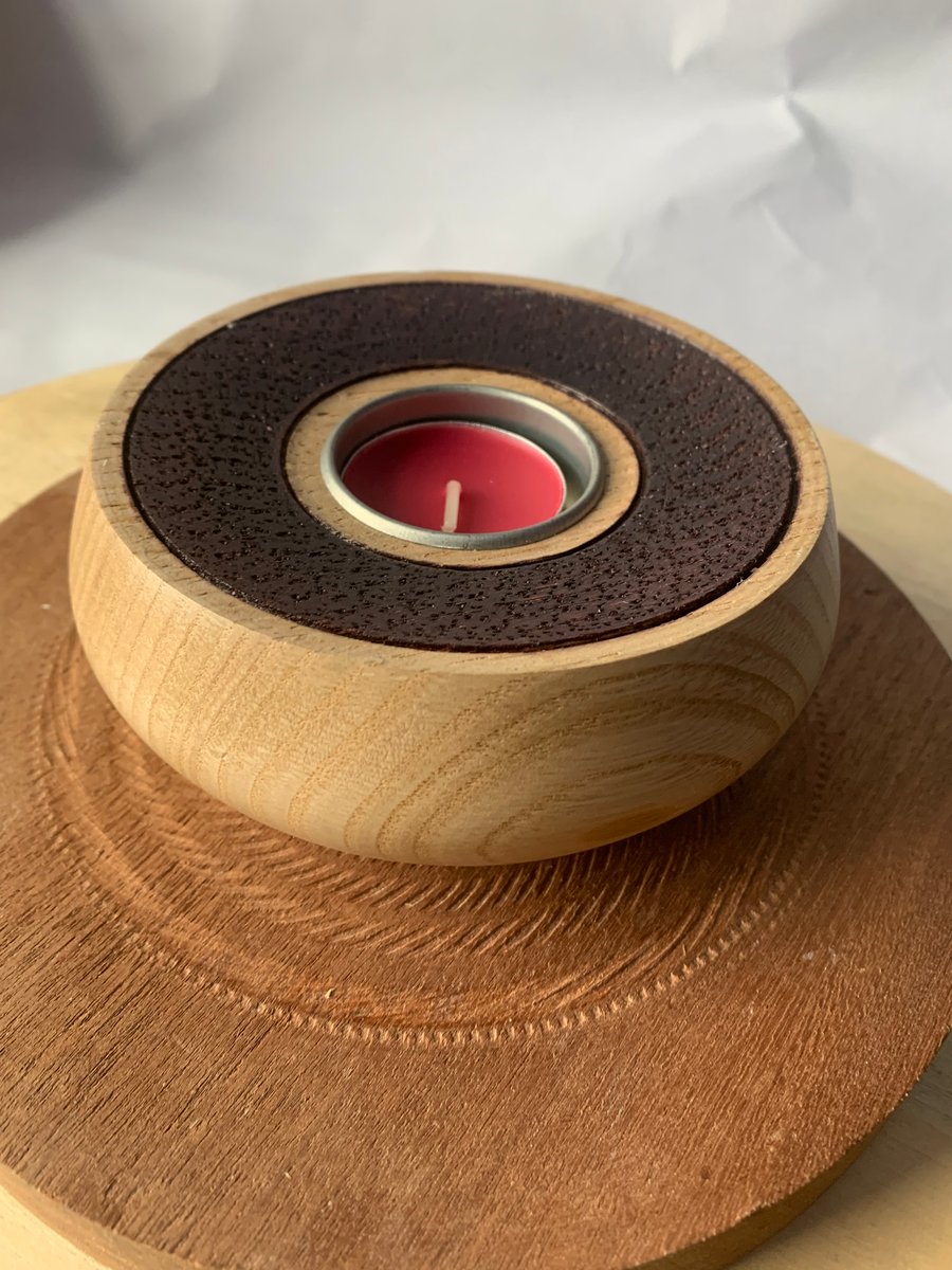 Tea light or incense burner in Elm