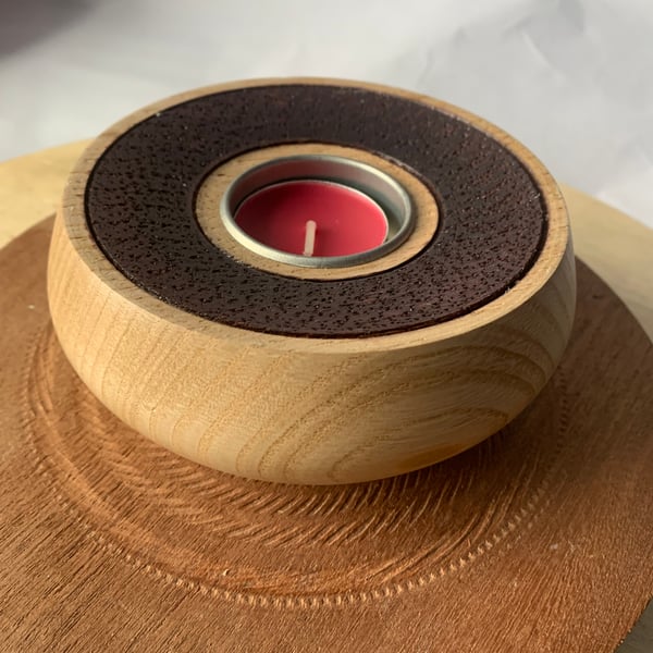Tea light or incense burner in Elm