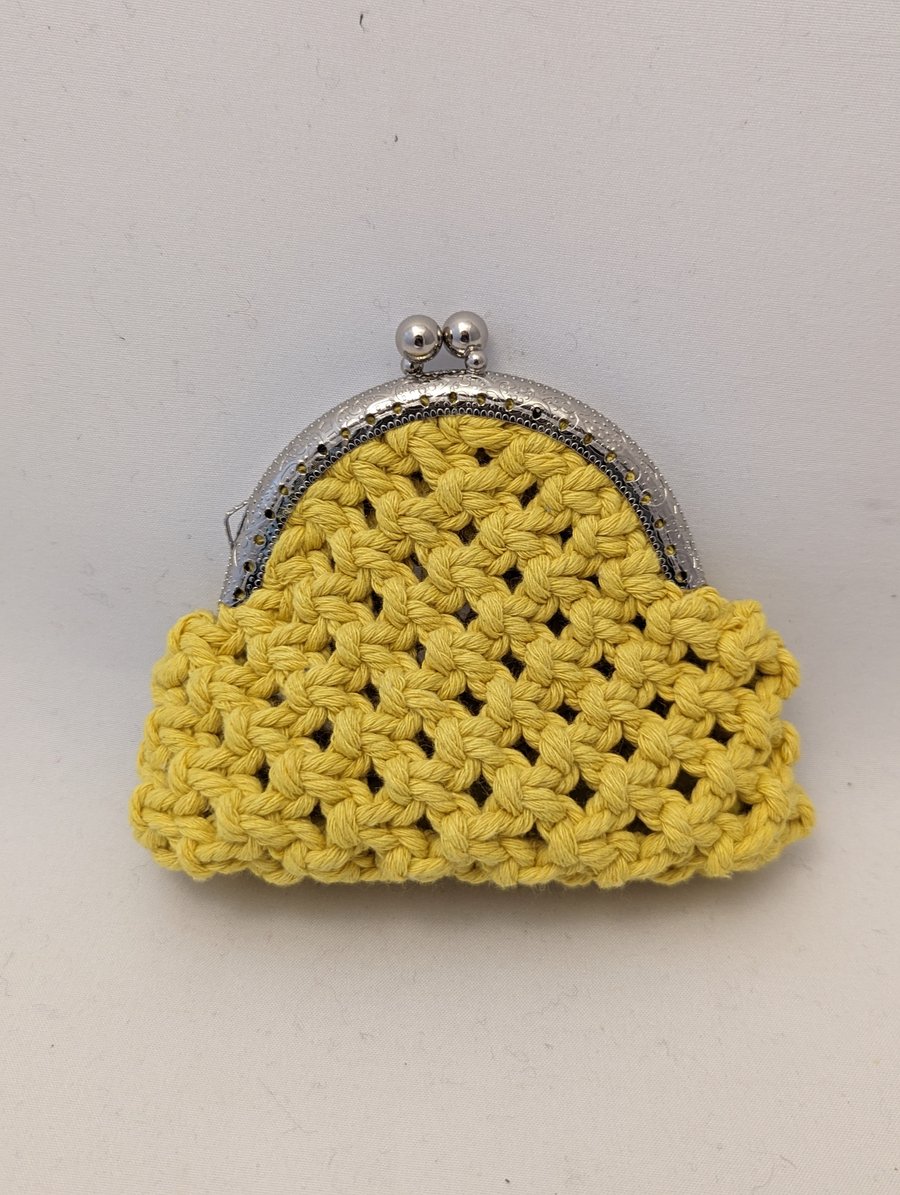 Small macrame coin purse - yellow