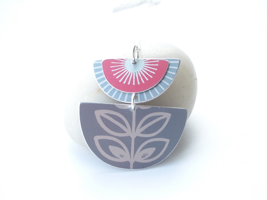 Red and grey folk art retro style flower pendant