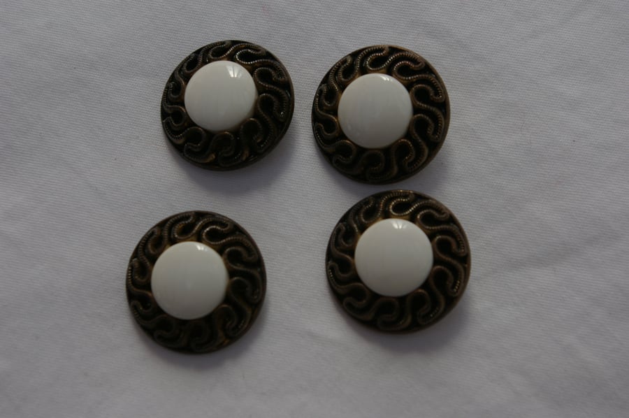 Buttons Vintage Set in White and Bronze