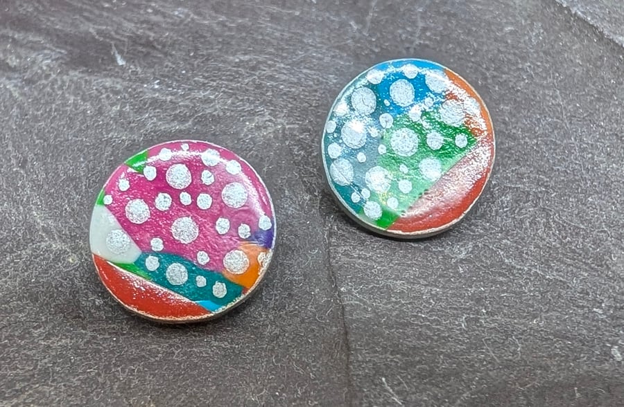 Large colour burst studs.
