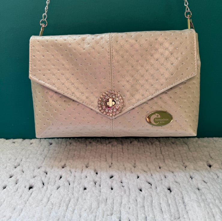 Cream Handbag with Gold Chain