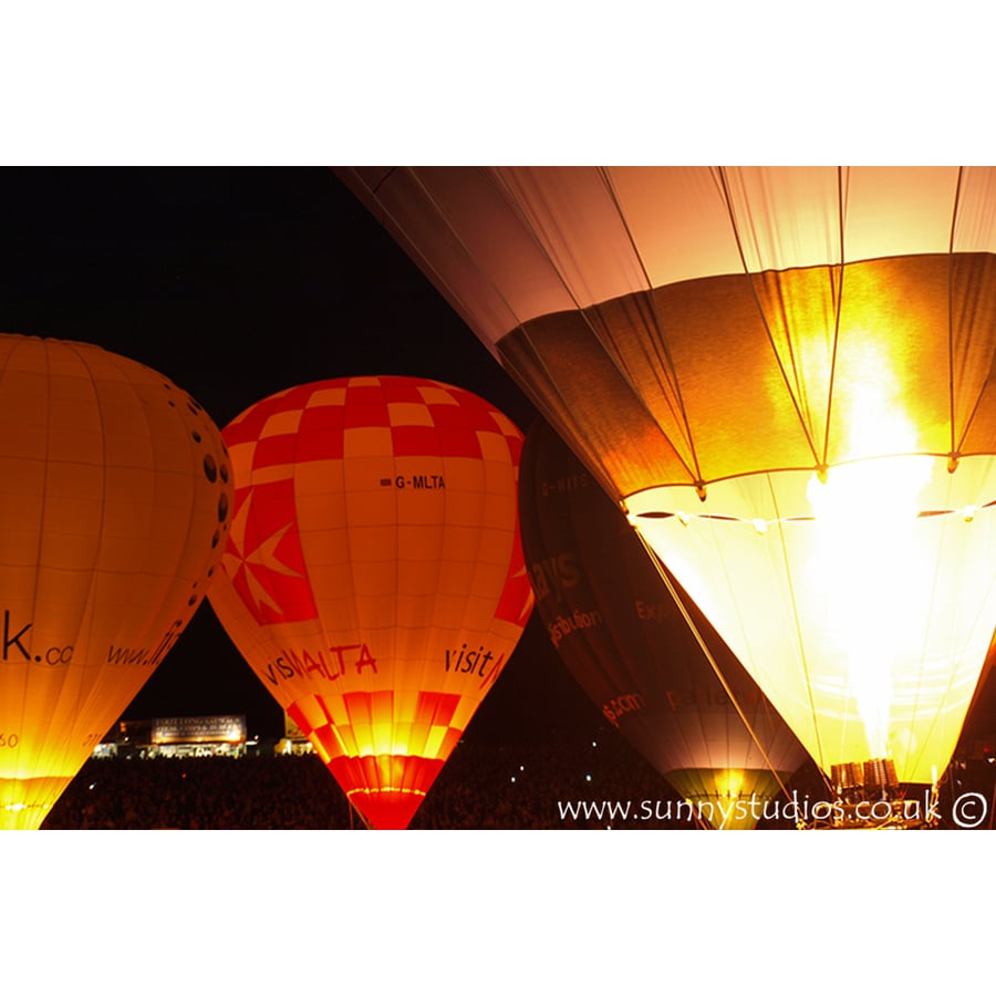 'Night Glow' Mounted Print - Ready to Frame Photo - Hot Air Balloons Bristol 