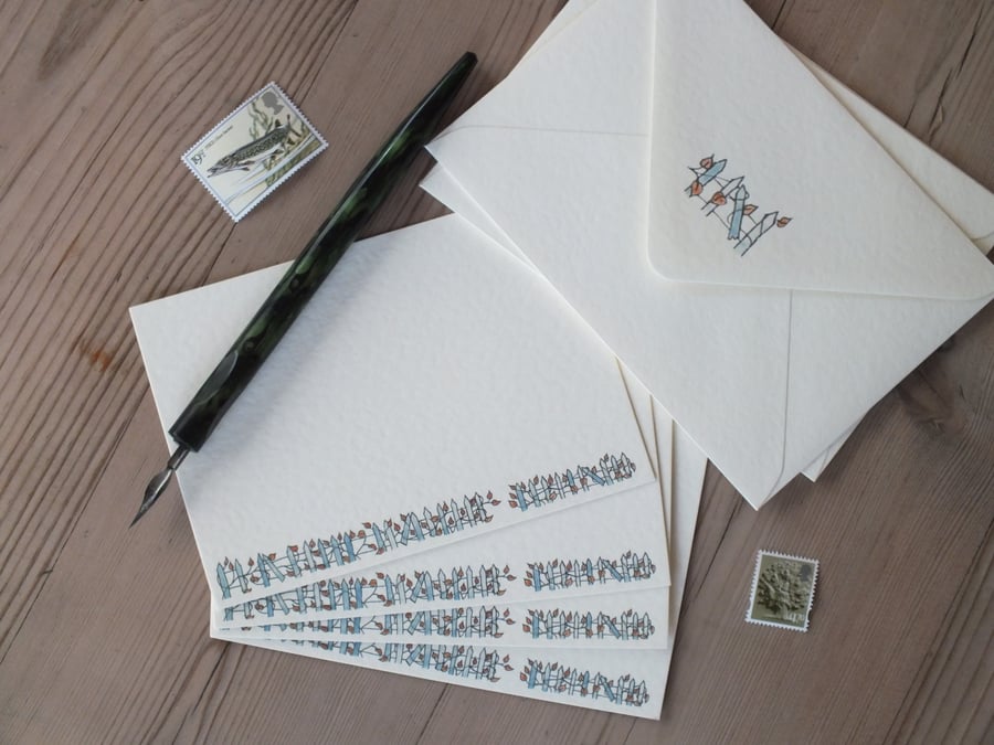 Correspondence Cards with Original Fence and Leaves Design