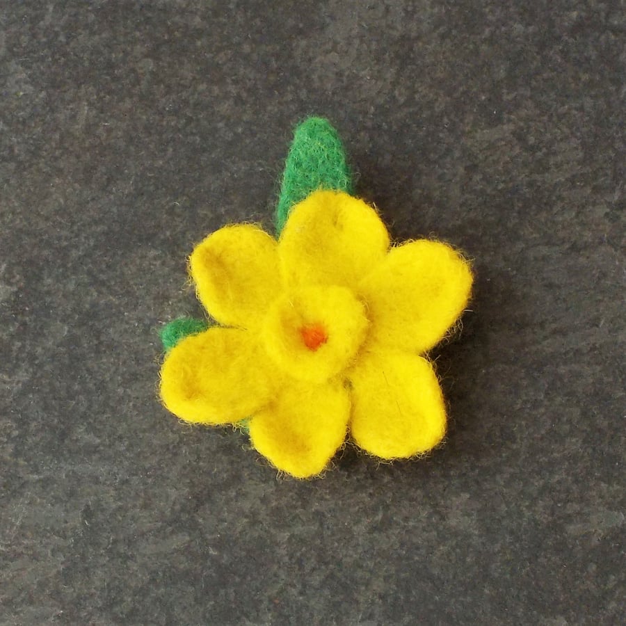 Felt fridge magnet daffodil yellow narcissus little gift