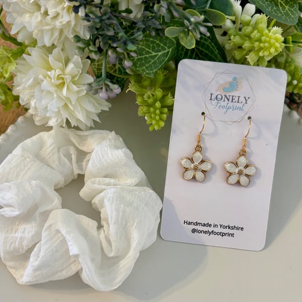 White Floral Drop Earrings with Matching Scrunchie Gift Set