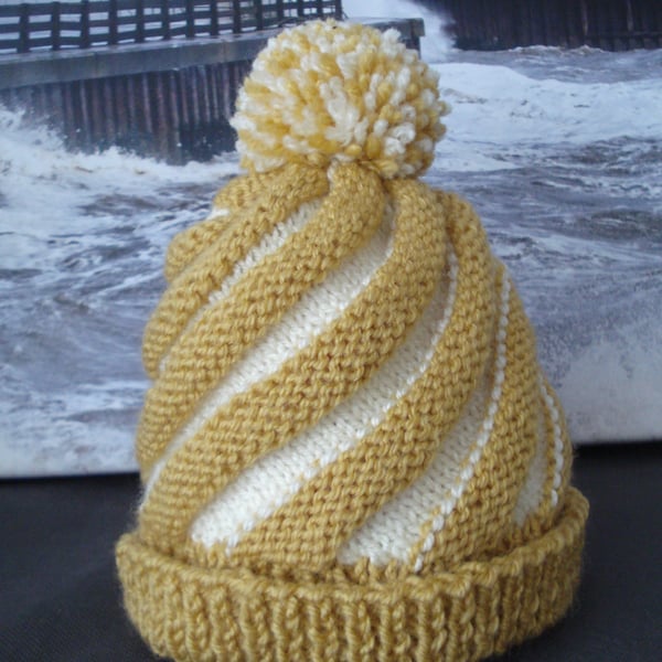 Hand Knitted Peaches And Cream Hat With A Twist (R647)