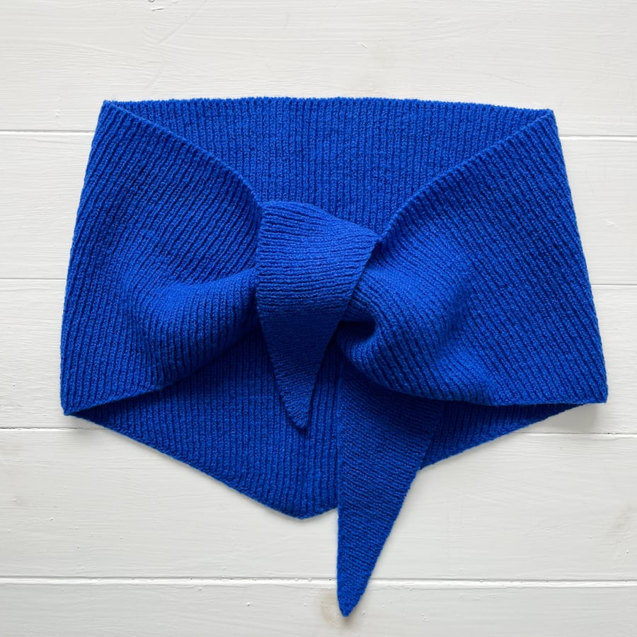 Image of Lambswool neckerchief - blue