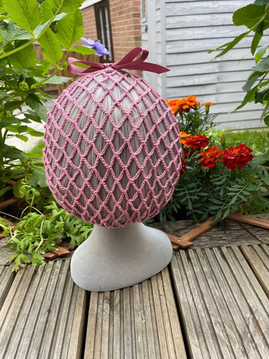 Plaster pink 1940s style retro ribbon snood hairnet, dusky rose