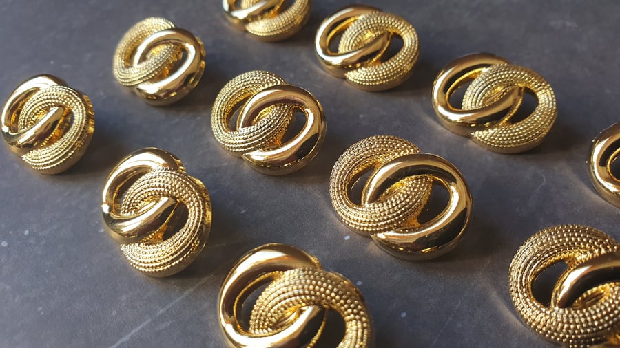 23mm 7 8" 36L figure 8 Gold Buttons, light weight x 4 Buttons