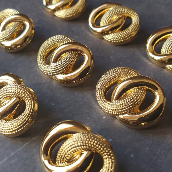 23mm 7 8" 36L figure 8 Gold Buttons, light weight x 4 Buttons