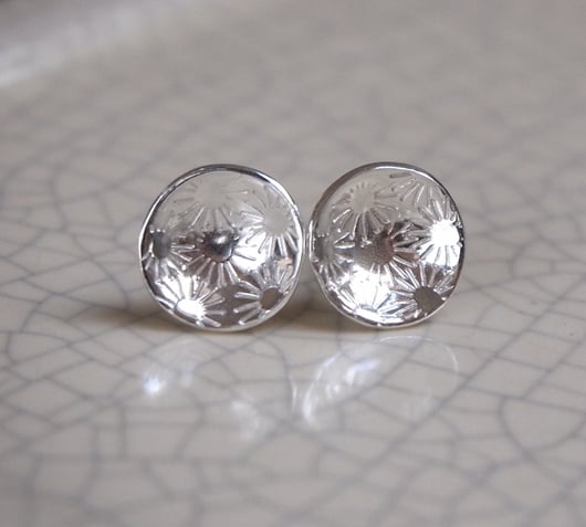 Daisy stud earrings, spring flower studs, silver studs earrings