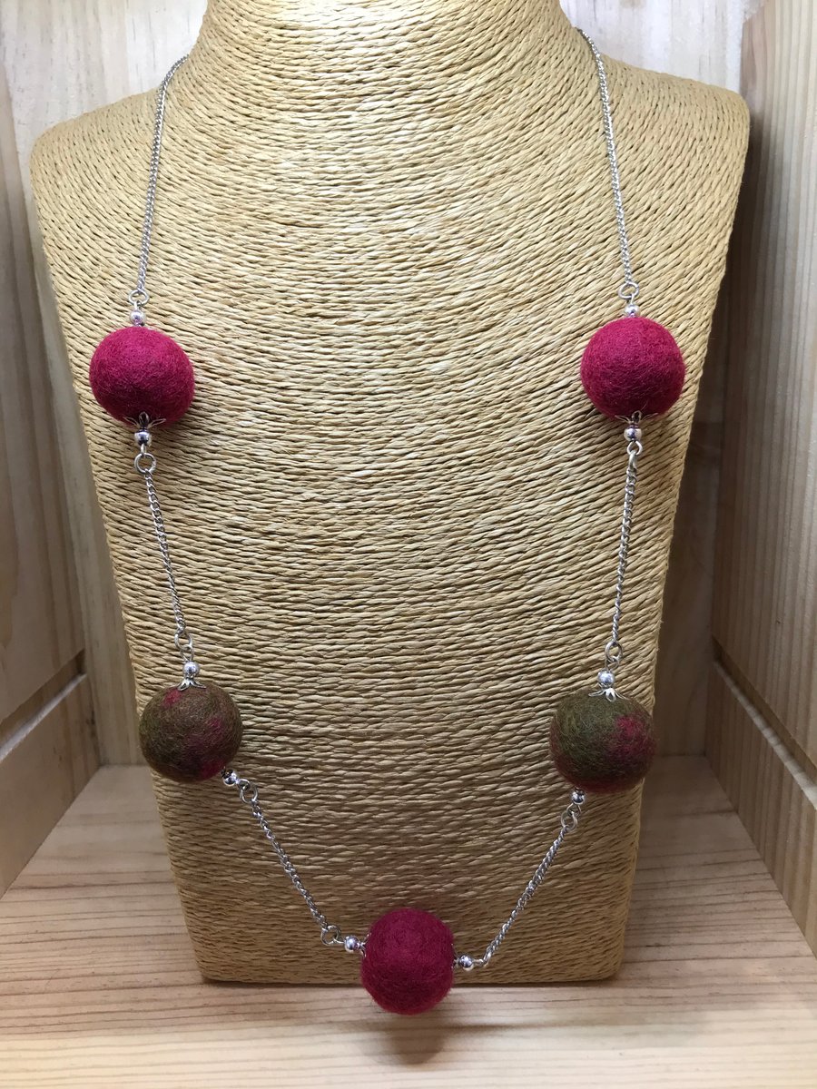  Felt Necklace. (295)