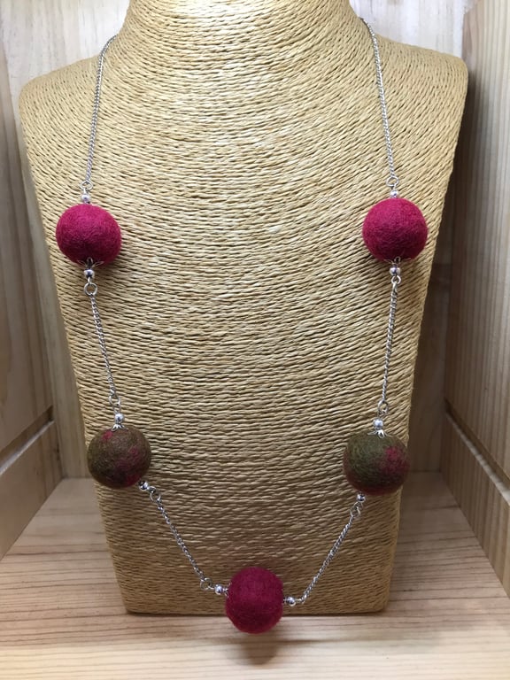  Felt Necklace. (295)