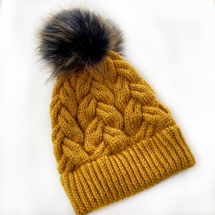 Adult bobble hat with faux fur removable pompom