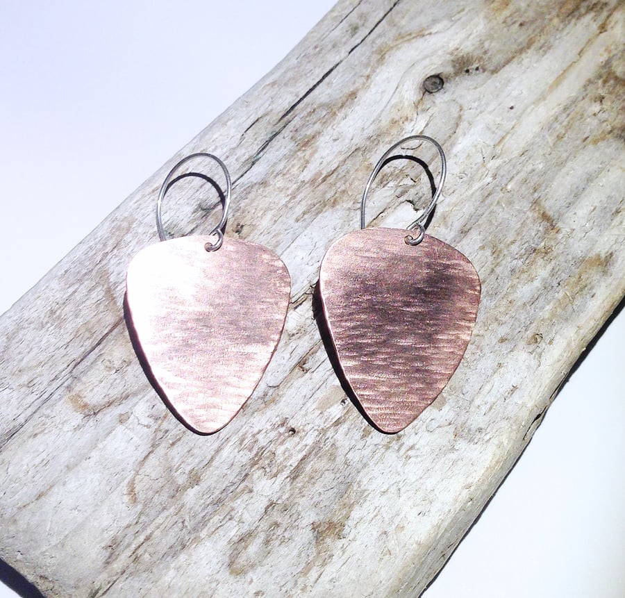 Hammer Textured Plectrum Shaped Copper Earrings (ERCUDGTR1) - UK Free Post