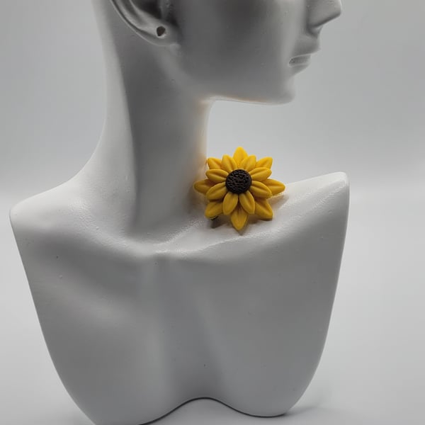 Sunflower daisy brooch 