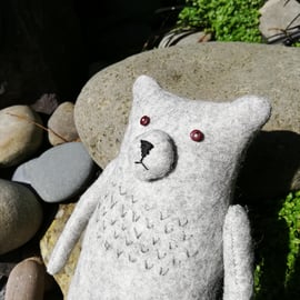8.5 inch primitive style wool felt bear