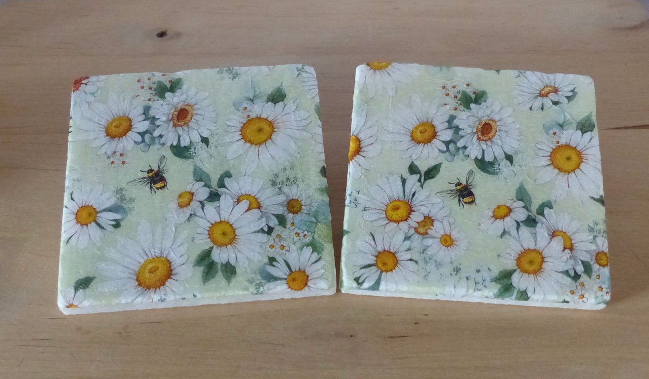 Marble 'Daisies & Bee' Coasters