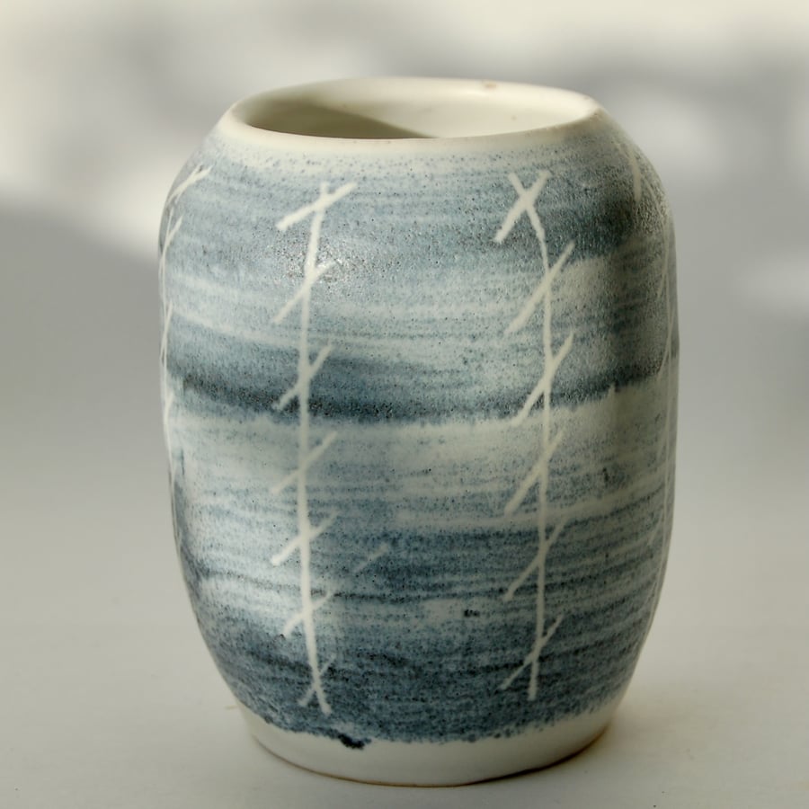 Japanese style vase in stoneware.
