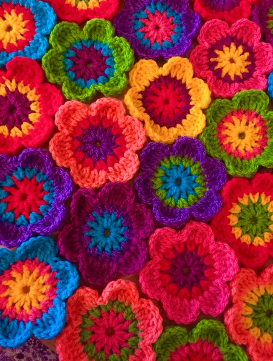 10 Crochet Flowers Large 3.5” Handmade Appliqué Sew on Motif Cushions Bags 