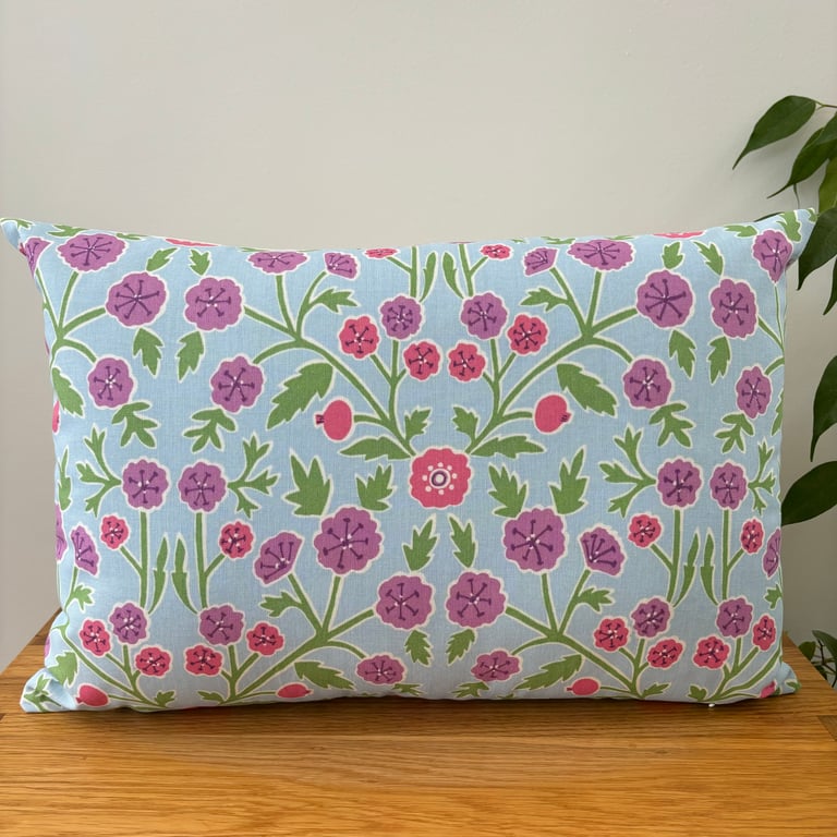 Floral cushion cover with bright modern candytuft design,  32 x 47cm
