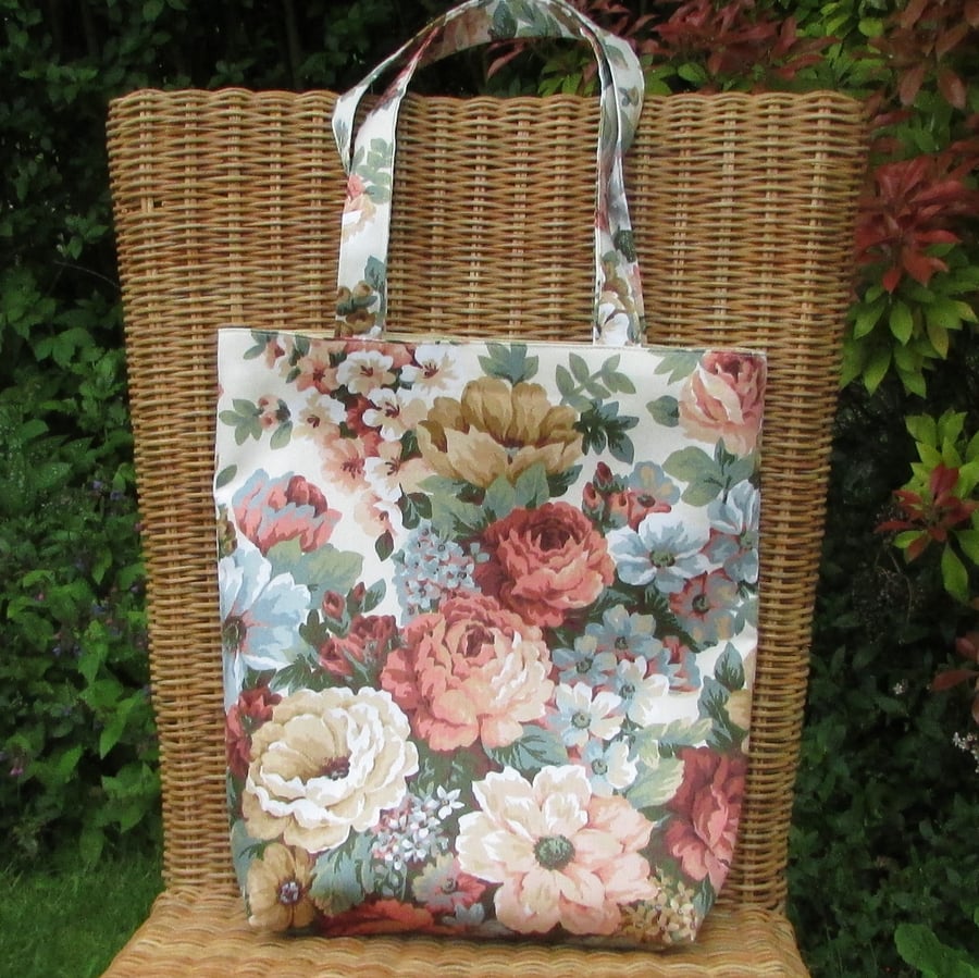 Floral tote bag in peaches and cream shades