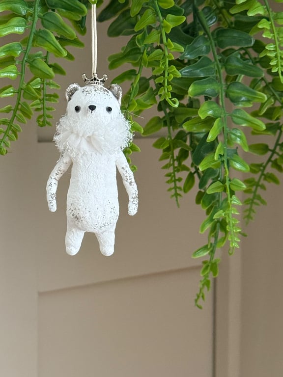 Spun Cotton Polar Bear Queen 1
