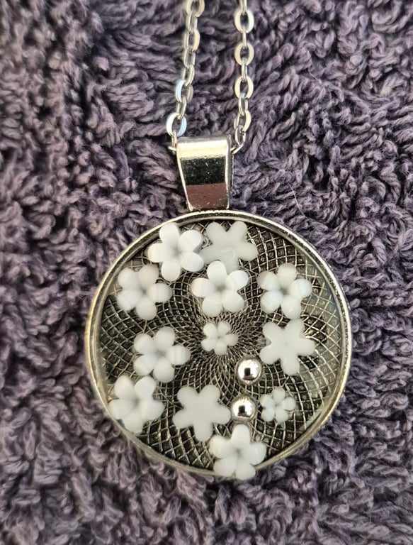 Daisy Pendant Necklace