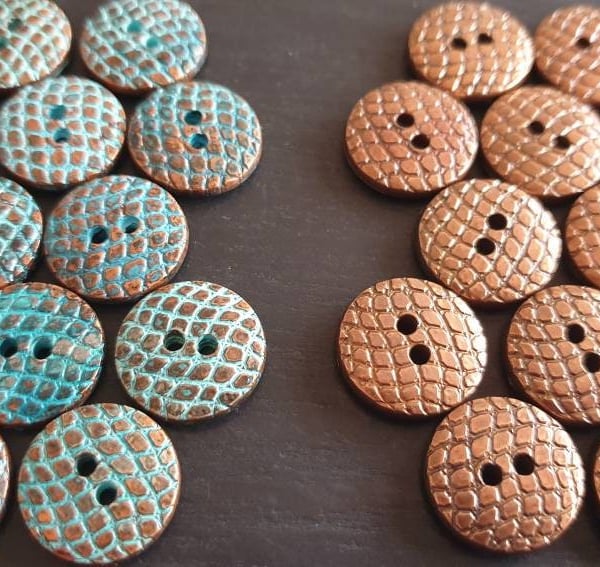 18mm 28L Italian 1980's vintage Snakeskin effect buttons in 2 Rare colours