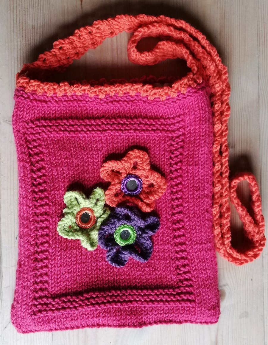 Pretty garden flowers shoulder bag