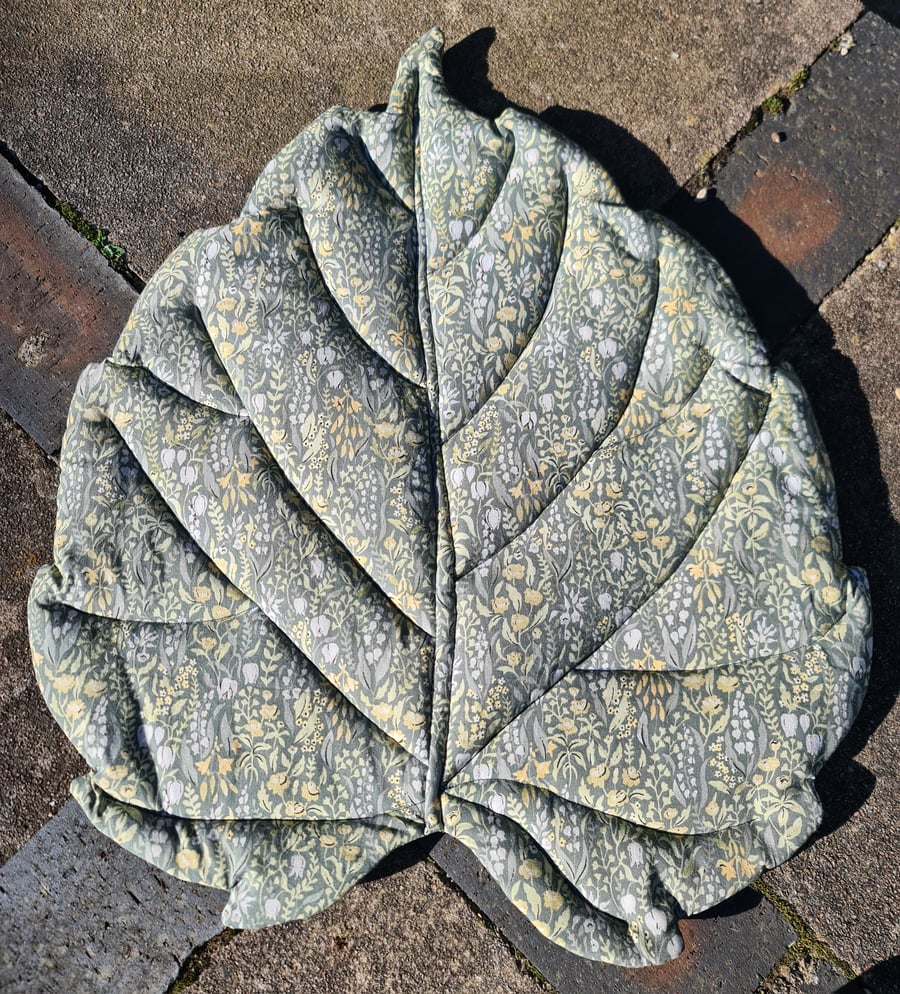 Linden Leaf Sitting Mat